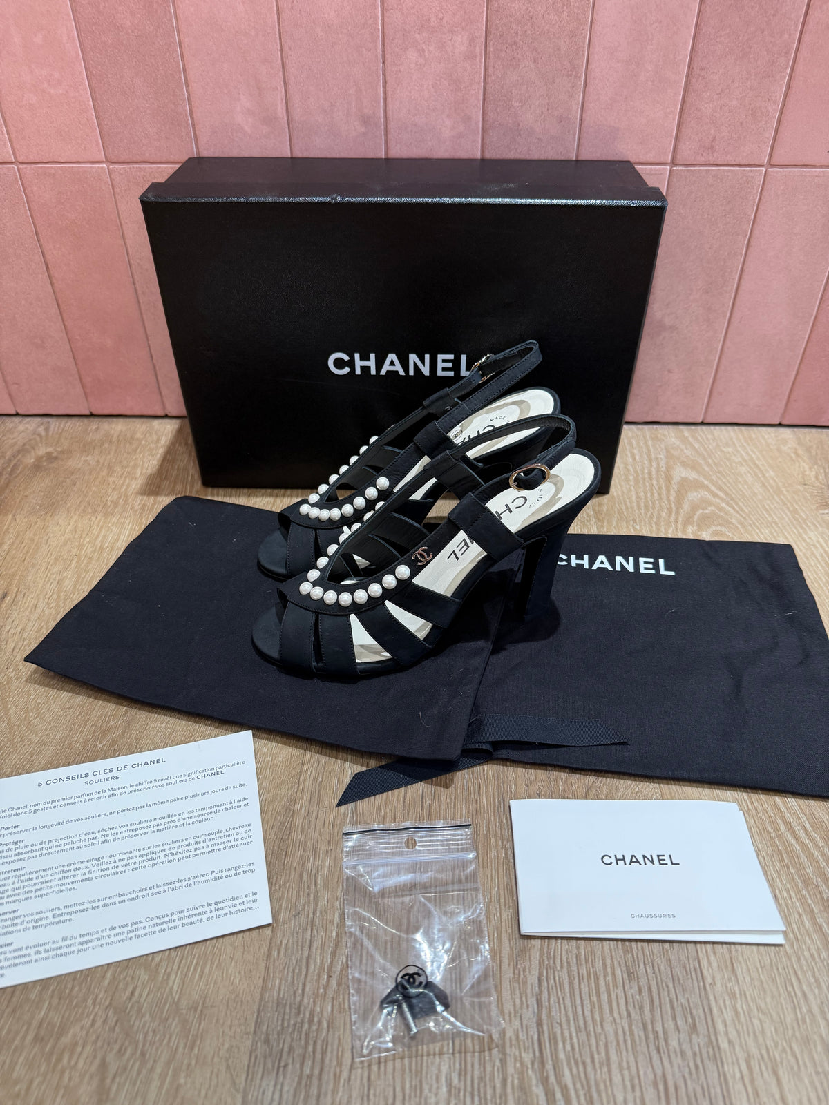 Chaussures Chanel T.36 neuves 02/06