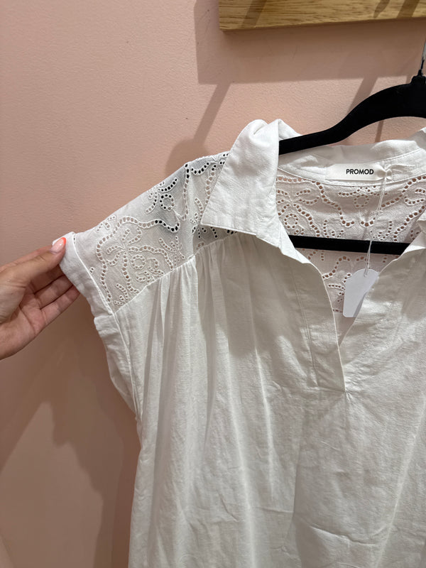 Robe blanche broderie dos T.XL