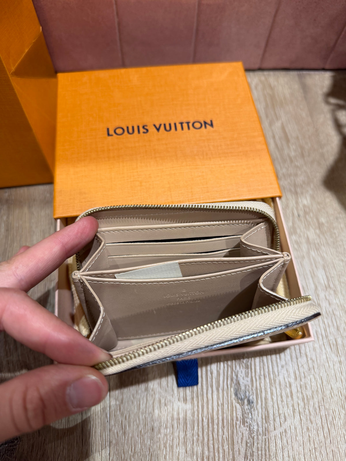 Portefeuille Louis Vuitton beige en cuir vernis 09/10