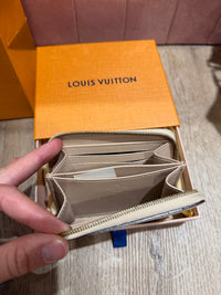 Portefeuille Louis Vuitton beige en cuir vernis 09/10