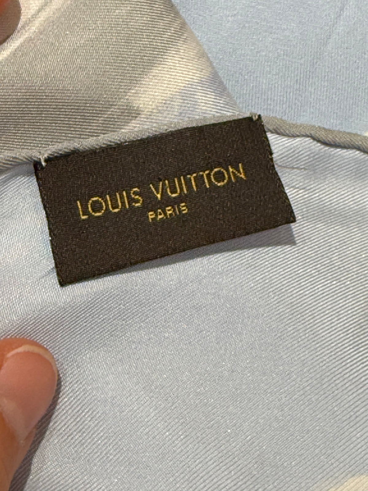 Foulard en soie Louis Vuitton + boîte