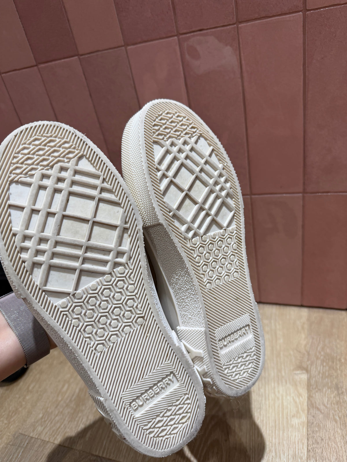 Baskets beige Burberry T.37 1/2 28/08