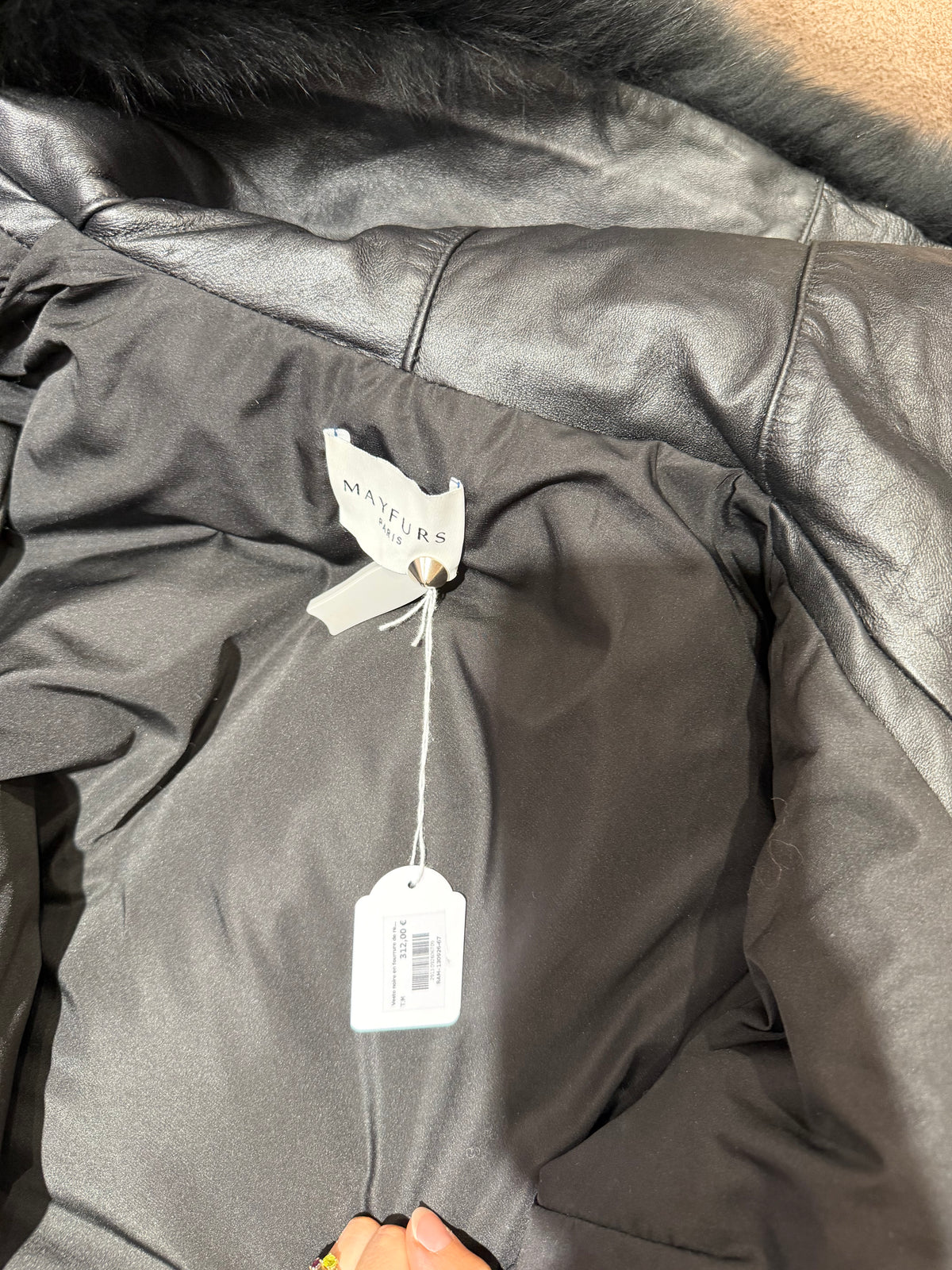 Veste noire en fourrure de renard - T.M 19/09