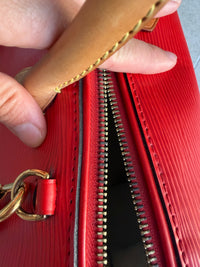 Louis Vuitton cuir Épi rouge doc MM