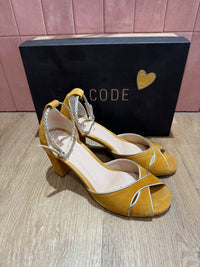 Sandales jaune i.code T.37 10/06