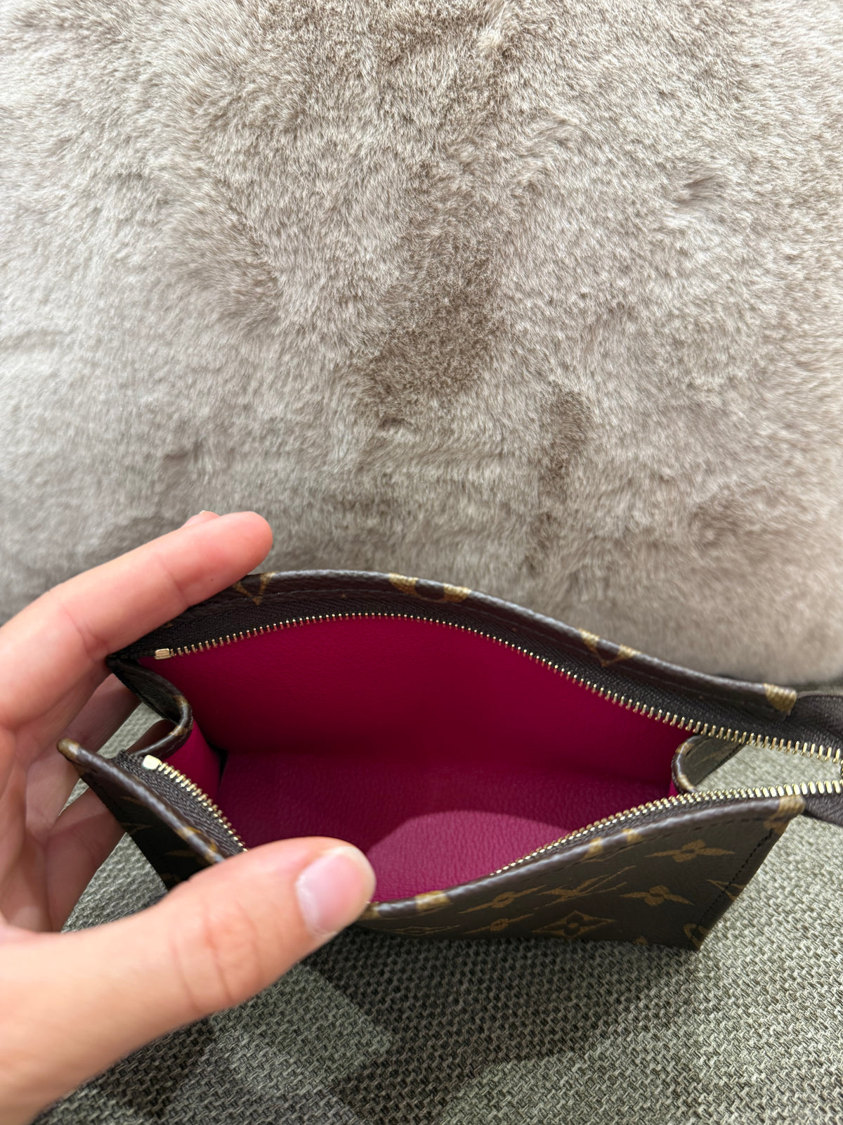 Louis Vuitton Pochette 23/06