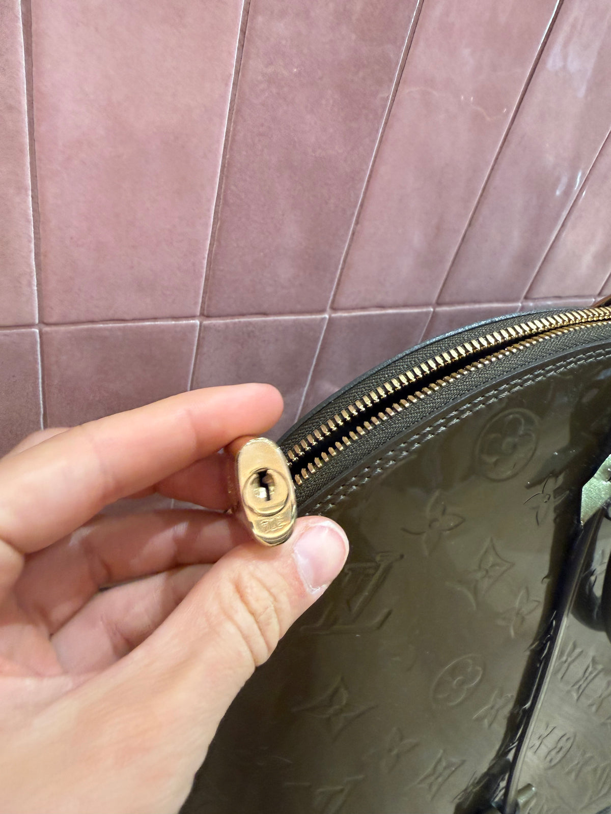 Sac vert olive Louis Vuitton Alma GM vente privée