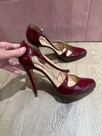 Louboutin rouge T.39.5 chaussures 02/06