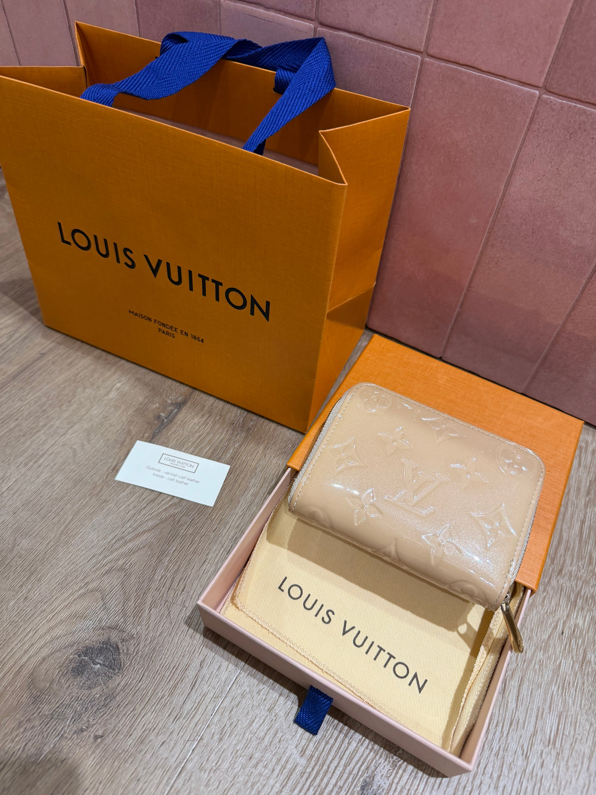 Portefeuille Louis Vuitton beige en cuir vernis 09/10