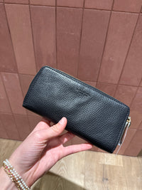 Portefeuille matelassé noir brillant Lancel