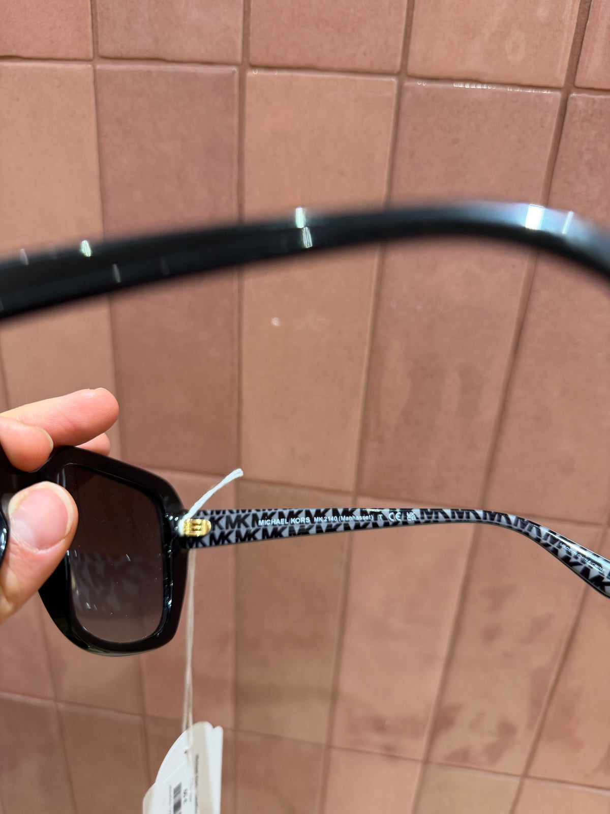 Lunettes noires Michael Kors, grand format 14/10
