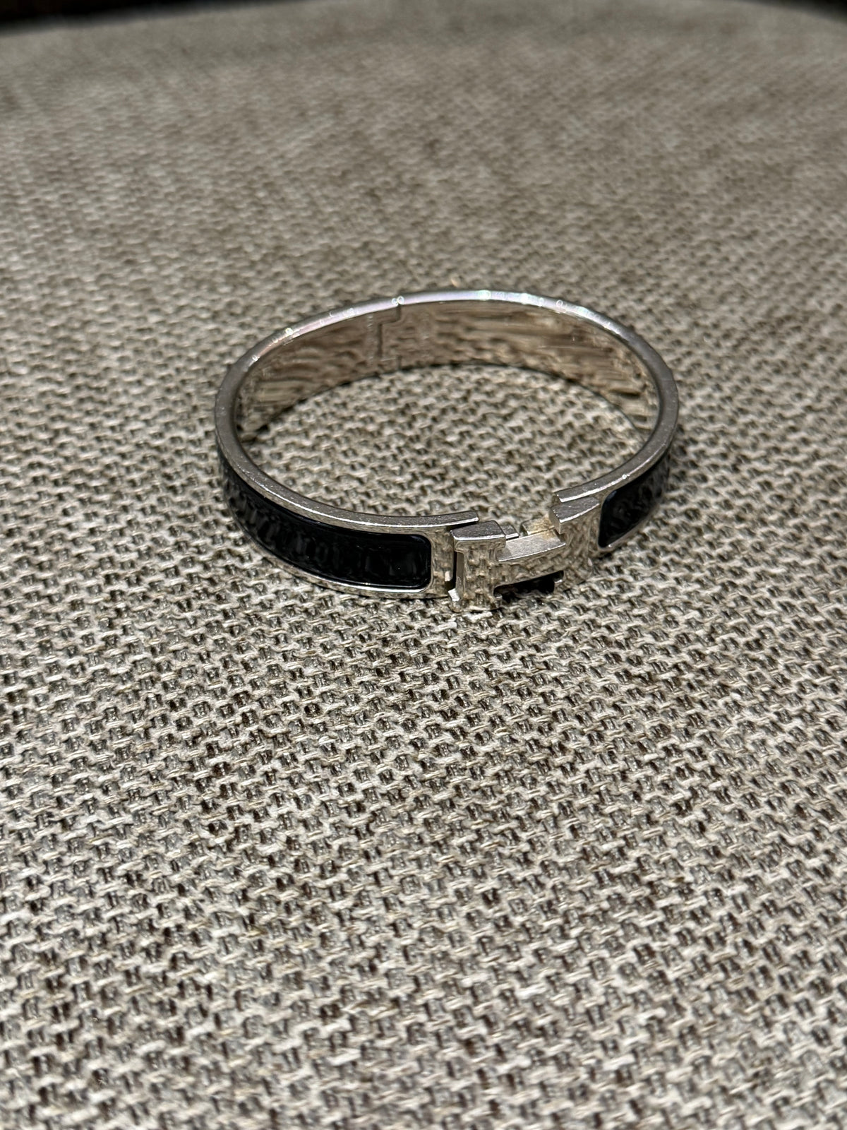 Bracelet noir Clic Hermès, finition argentée 19/10