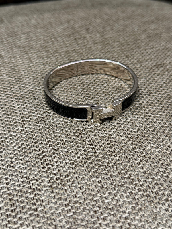 Bracelet noir Clic Hermès, finition argentée 19/10