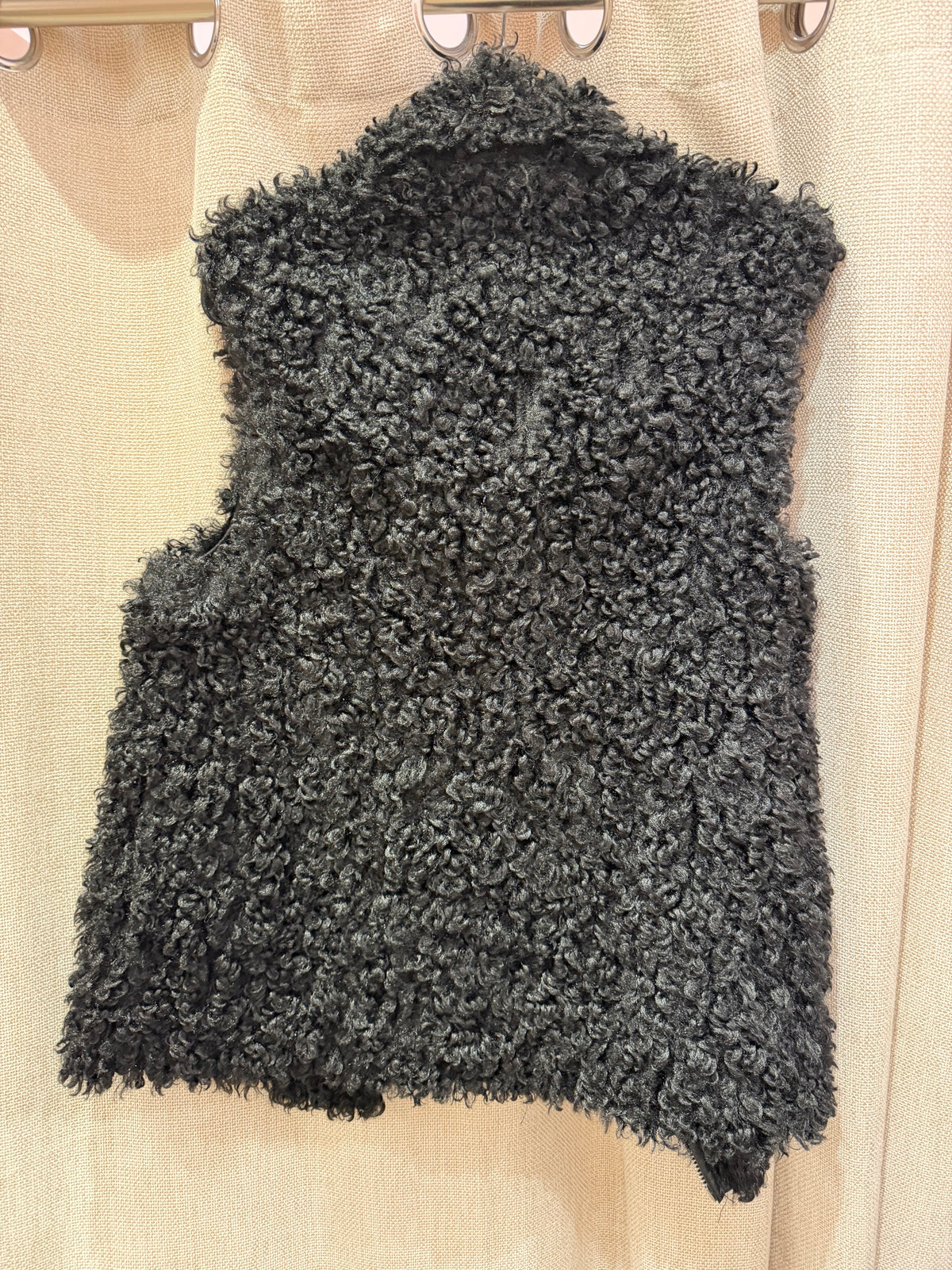 Veste sans manches noire à froufrous Zara T.S 27/09