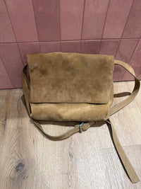 Sac bandoulière en daim beige ikks 23/10