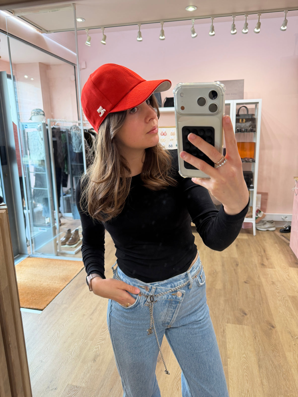 Casquette rouge Courrèges 17/09