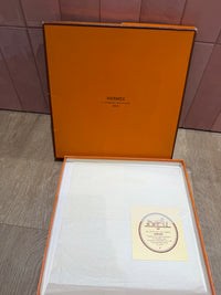 Hermès Foulard en soie avec boîte 28/07