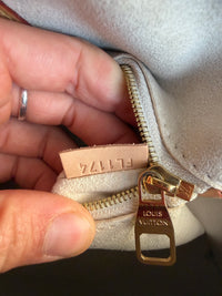 Louis Vuitton cuir Épi rouge doc MM