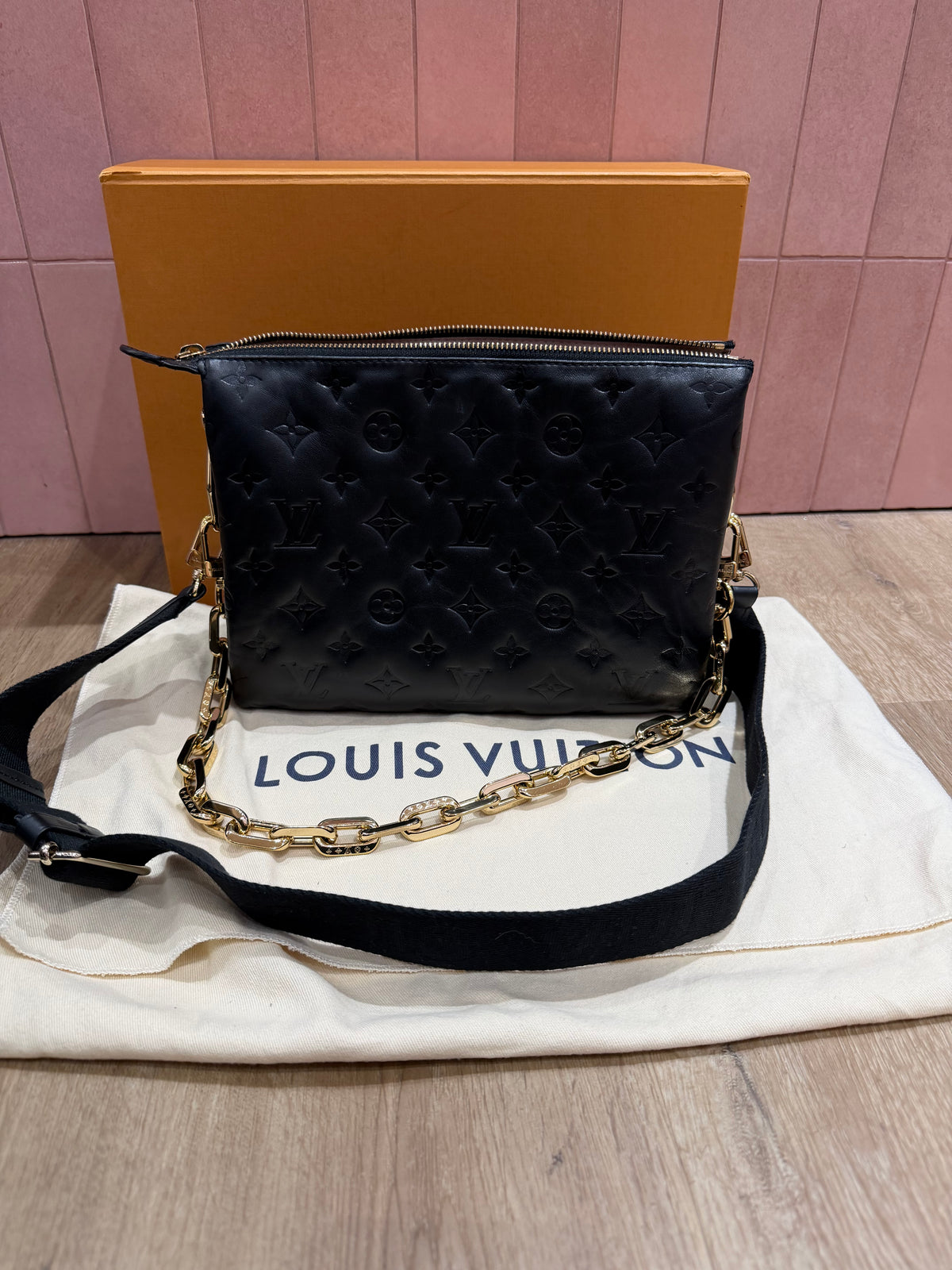 Louis Vuitton sac Coussin PM noir 09/10