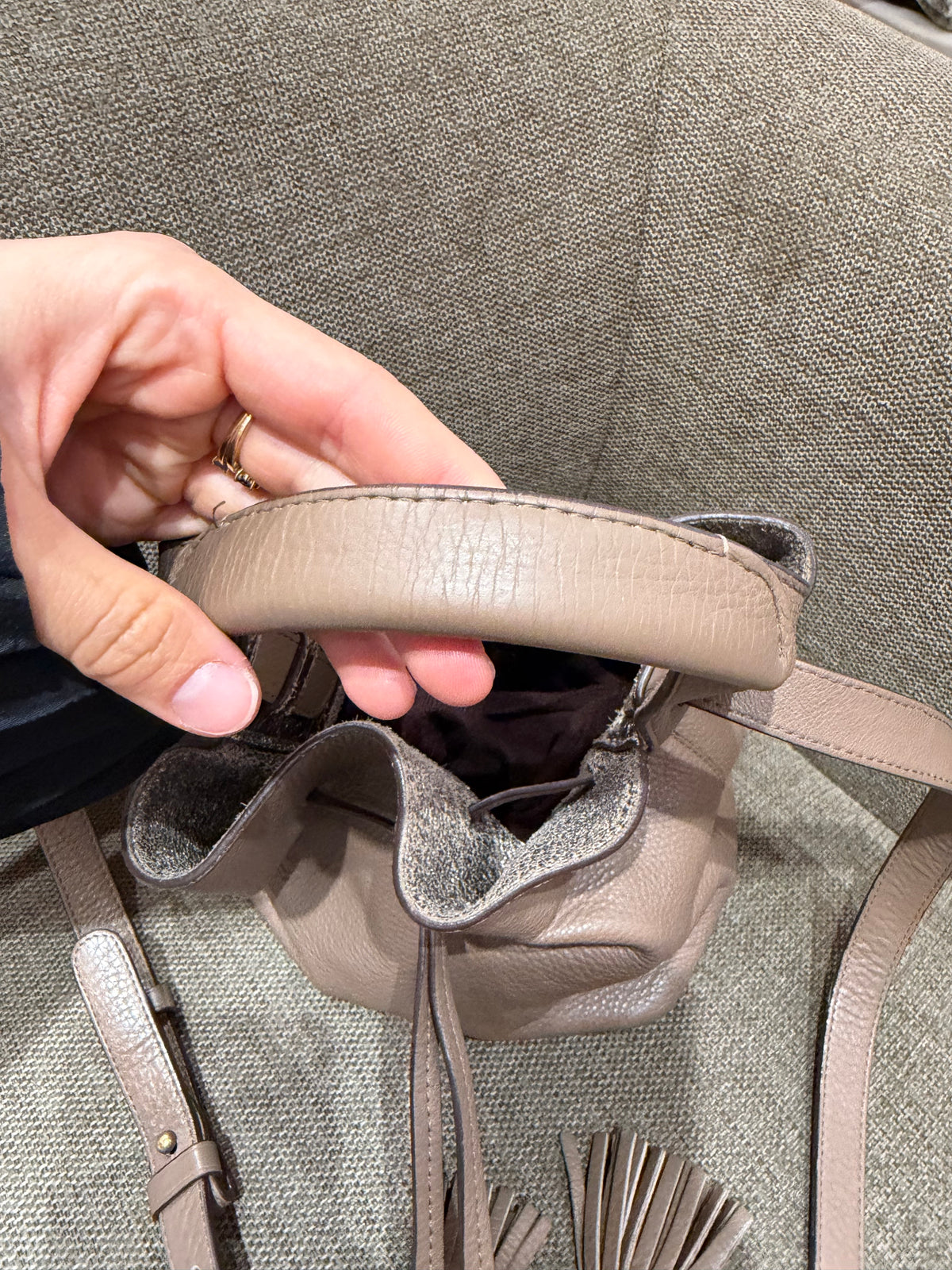 Sac taupe Gérard Darel petit modèle cuir 01/09
