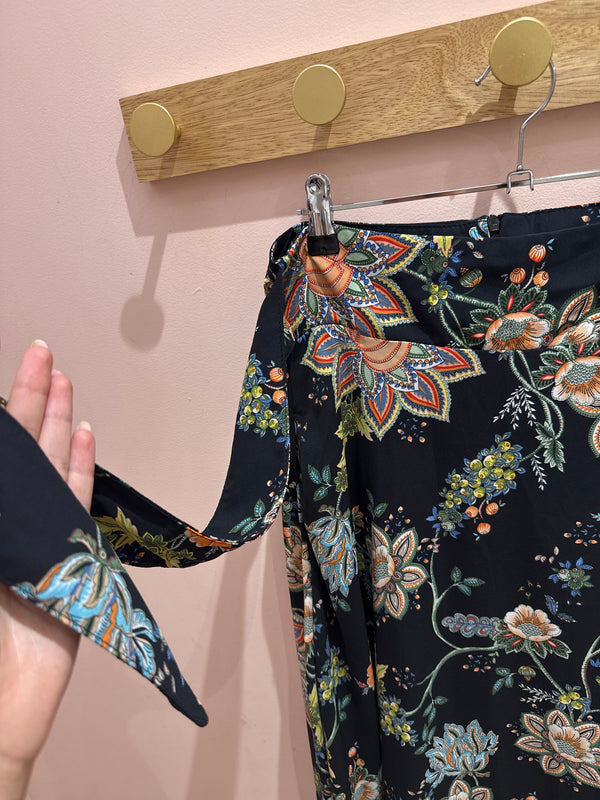 La Fee Maraboutee Jupe longue midi Noir et fleurs bleu T.38