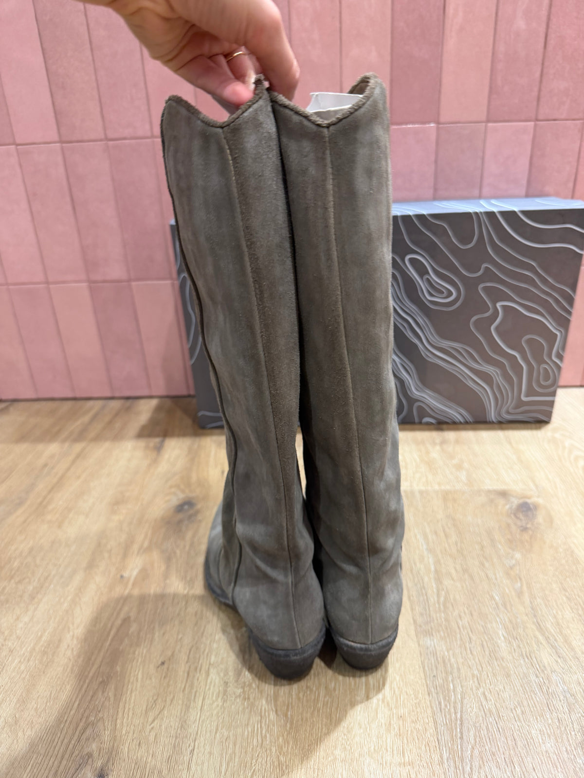 Bottes grises / L’Embargo T.37 16/10