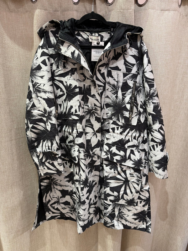 Manteau noir et blanc motif feuille T.L