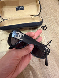 Lunettes noires Chanel 06/10