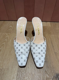 Mules blanches avec logo Chanel - T.36 1/2 13/09
