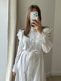 Robe blanche beaucoup store t.S