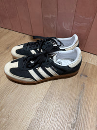 Baskets noires et beiges Adidas Samba T.40 14/10