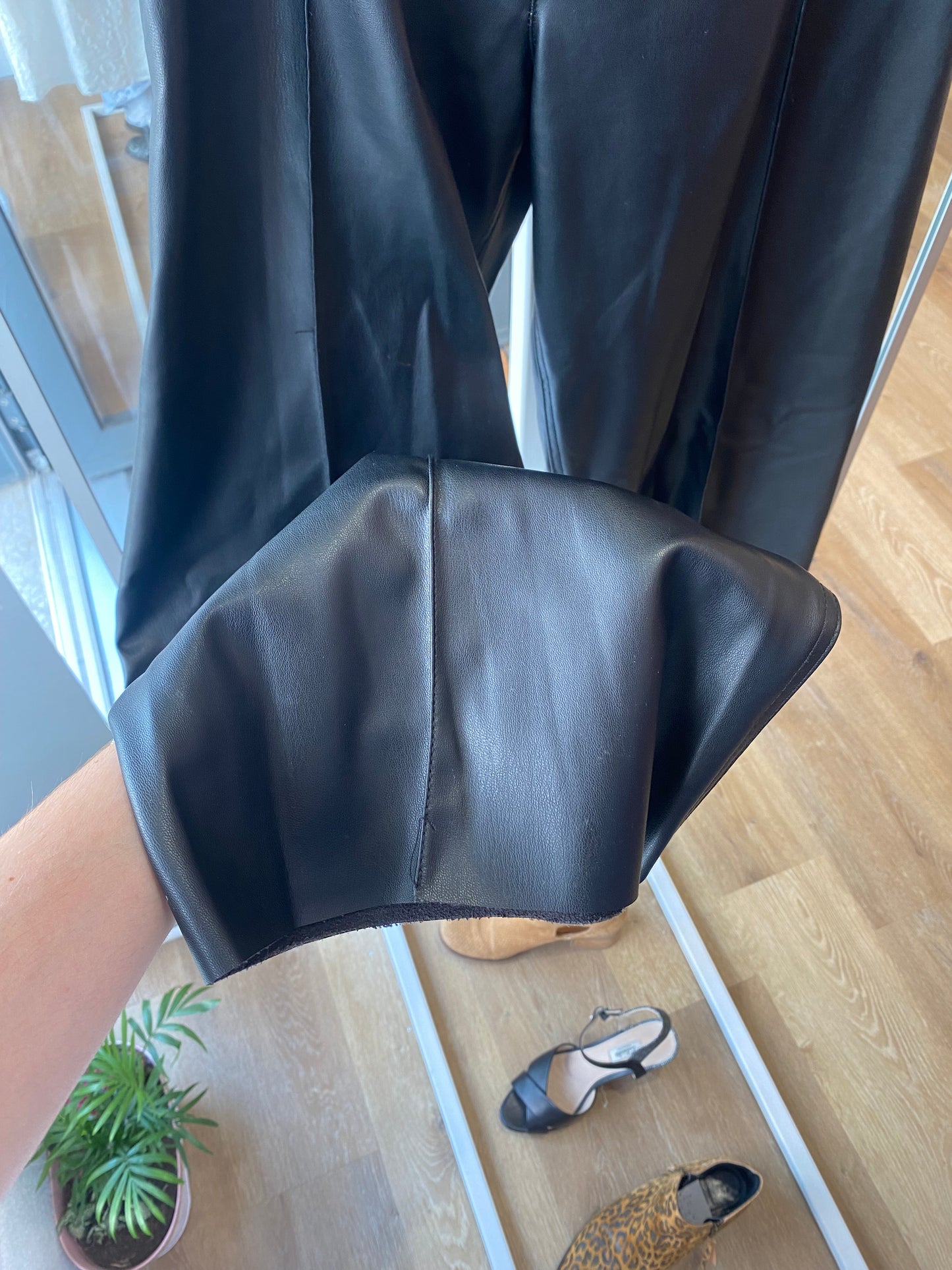Pantalon en similicuir Zara T.M