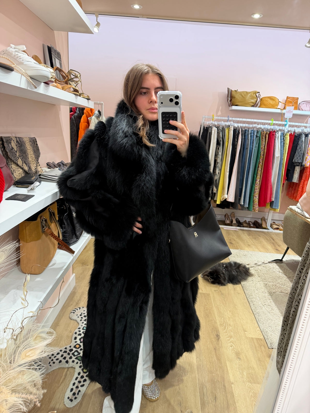 Manteau noir en fourrure T.38 à 42 renard 31/07