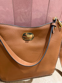 Sac bandoulière marron, détails dorés Mac Douglas 23/10