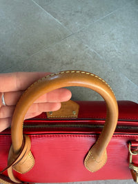 Louis Vuitton cuir Épi rouge doc MM