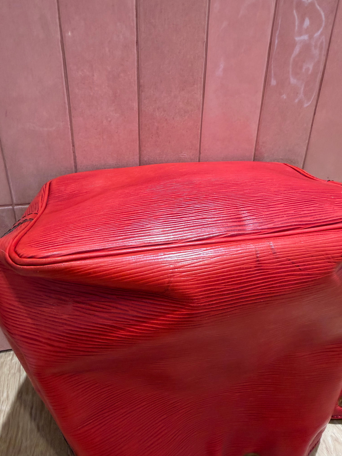 sac noé Louis vuitton cuir epi rouge PM 28/08
