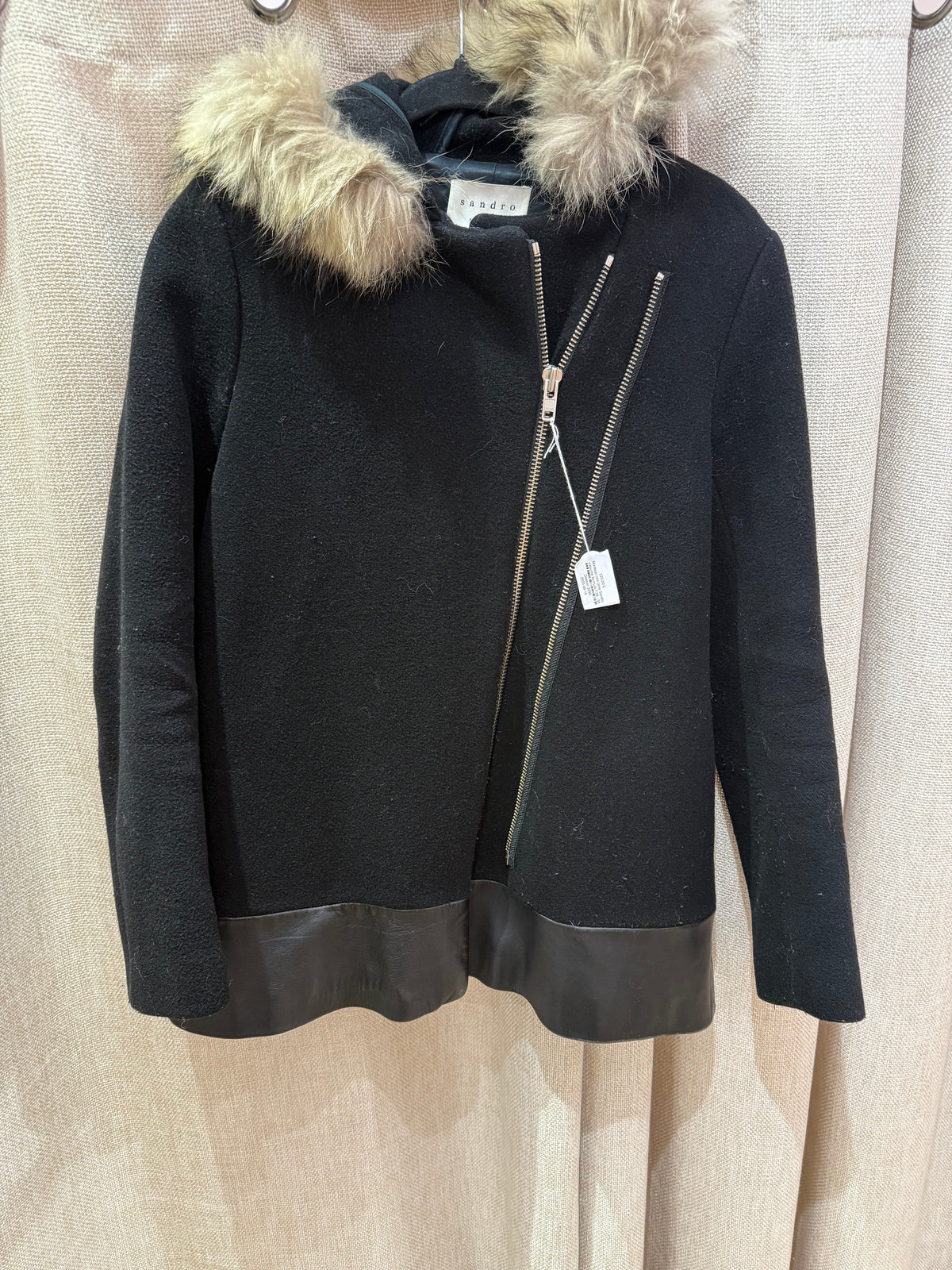 Manteau noir laine Sandro capuche fourrure T.38