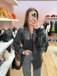 Veste noire en cuir à franges T.38