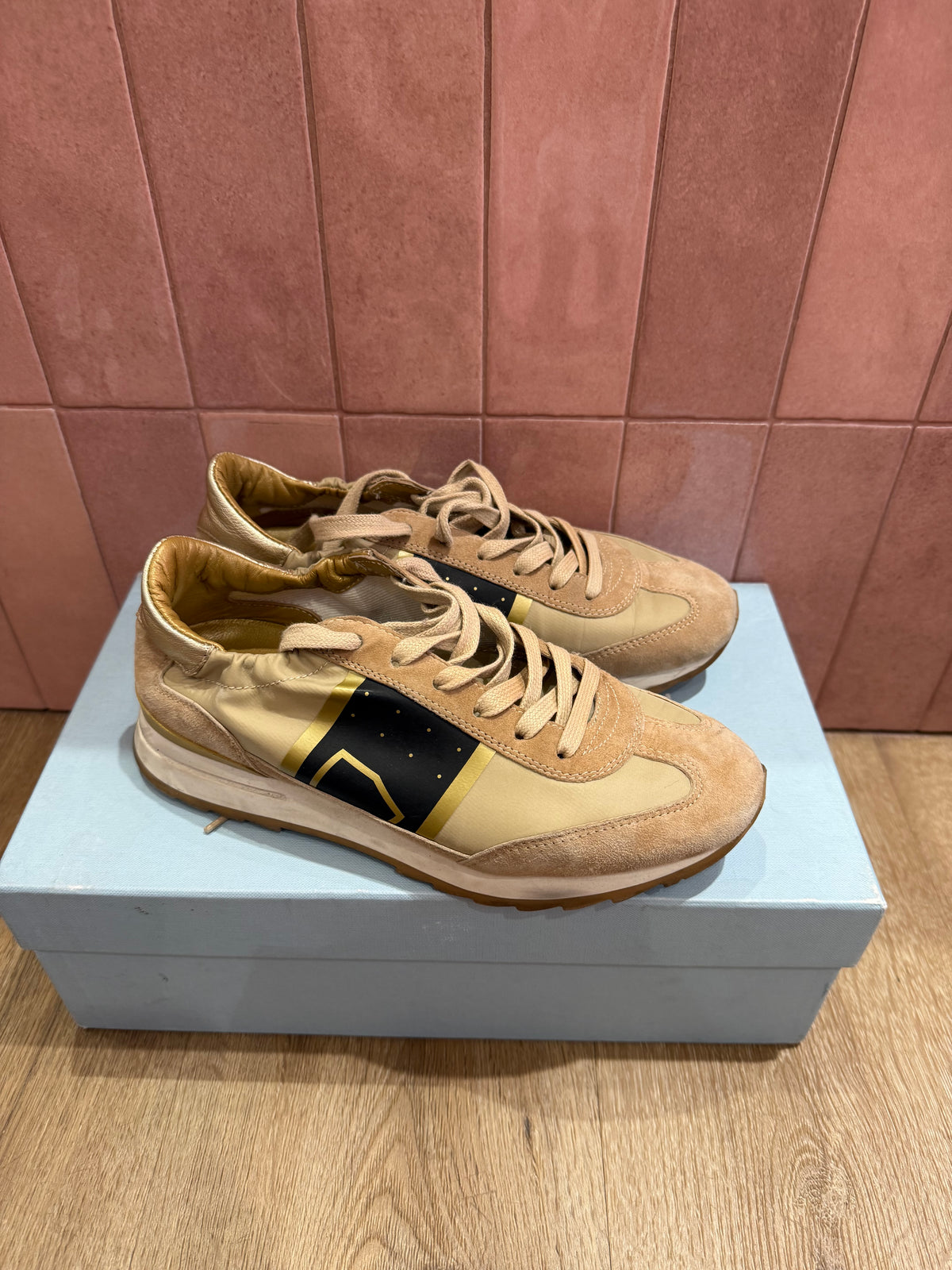 Baskets beige Philippe model T.36 10/06