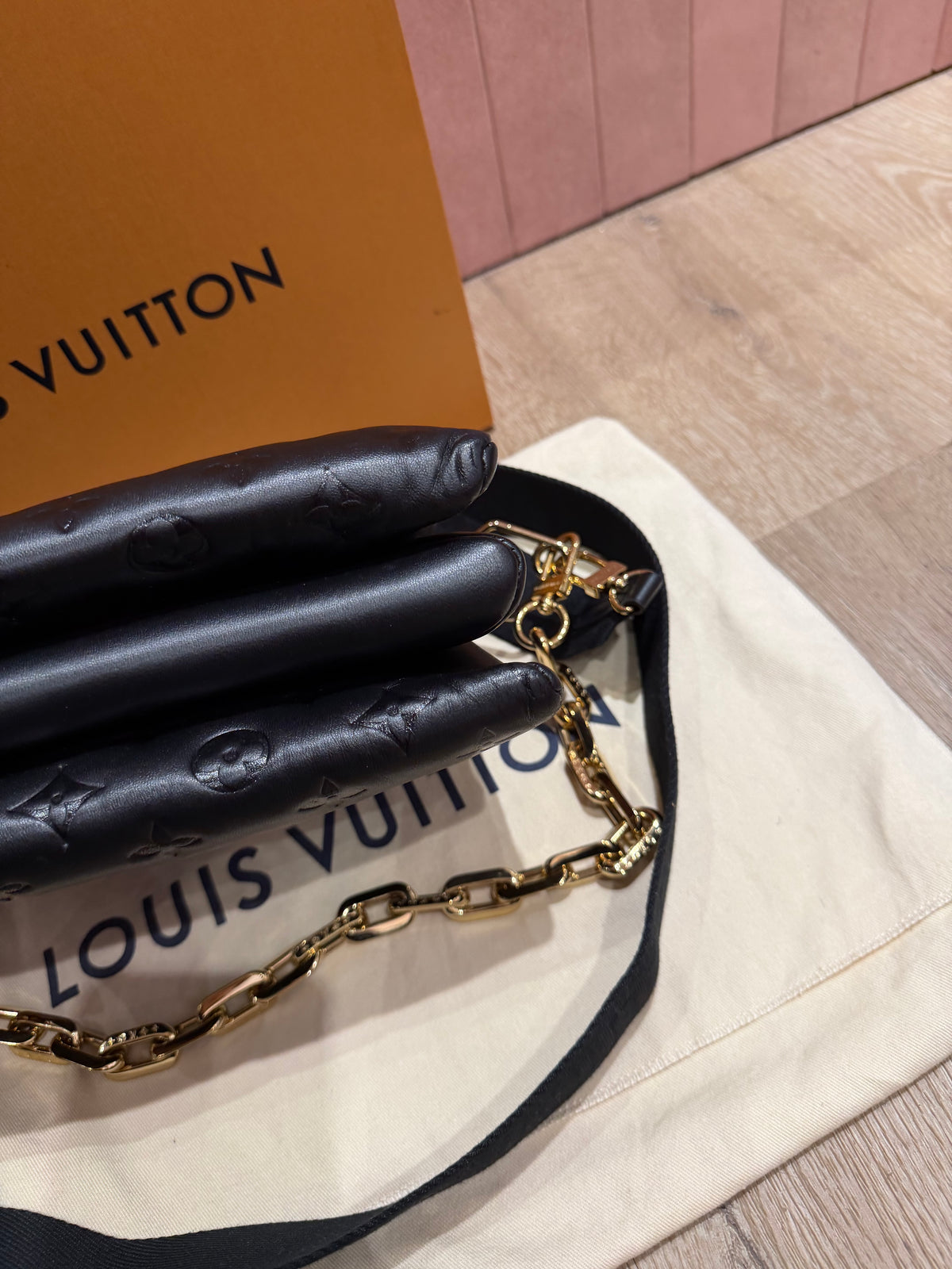 Louis Vuitton sac Coussin PM noir 09/10
