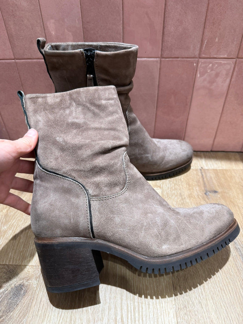 Bottines Taupe daim Mjus T.39