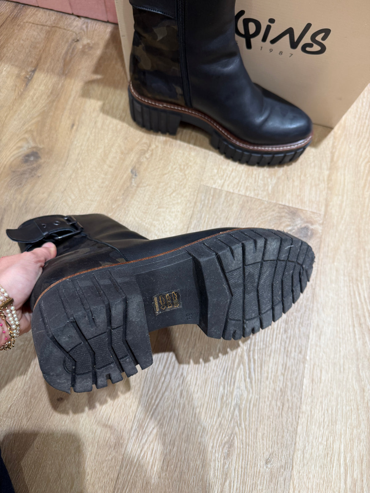 Bottines Requins noir T.39