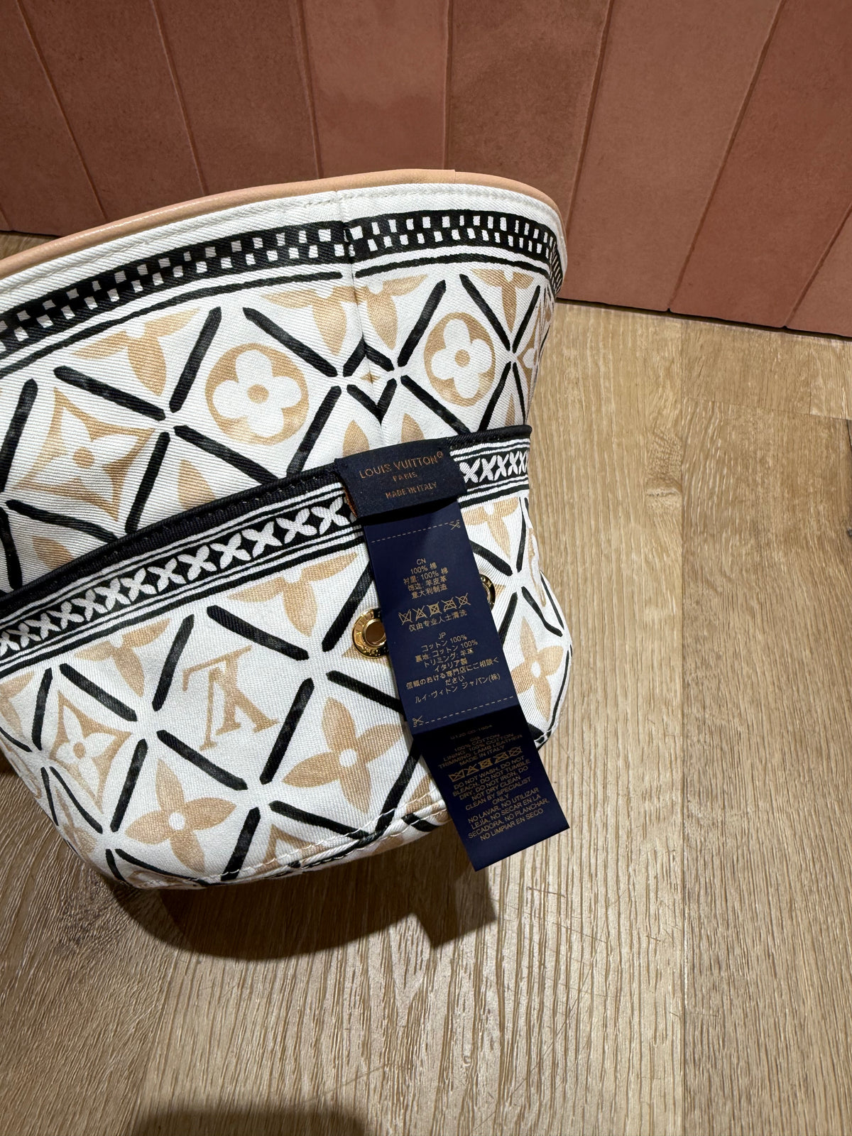 Chapeau sceau Louis Vuitton réversible