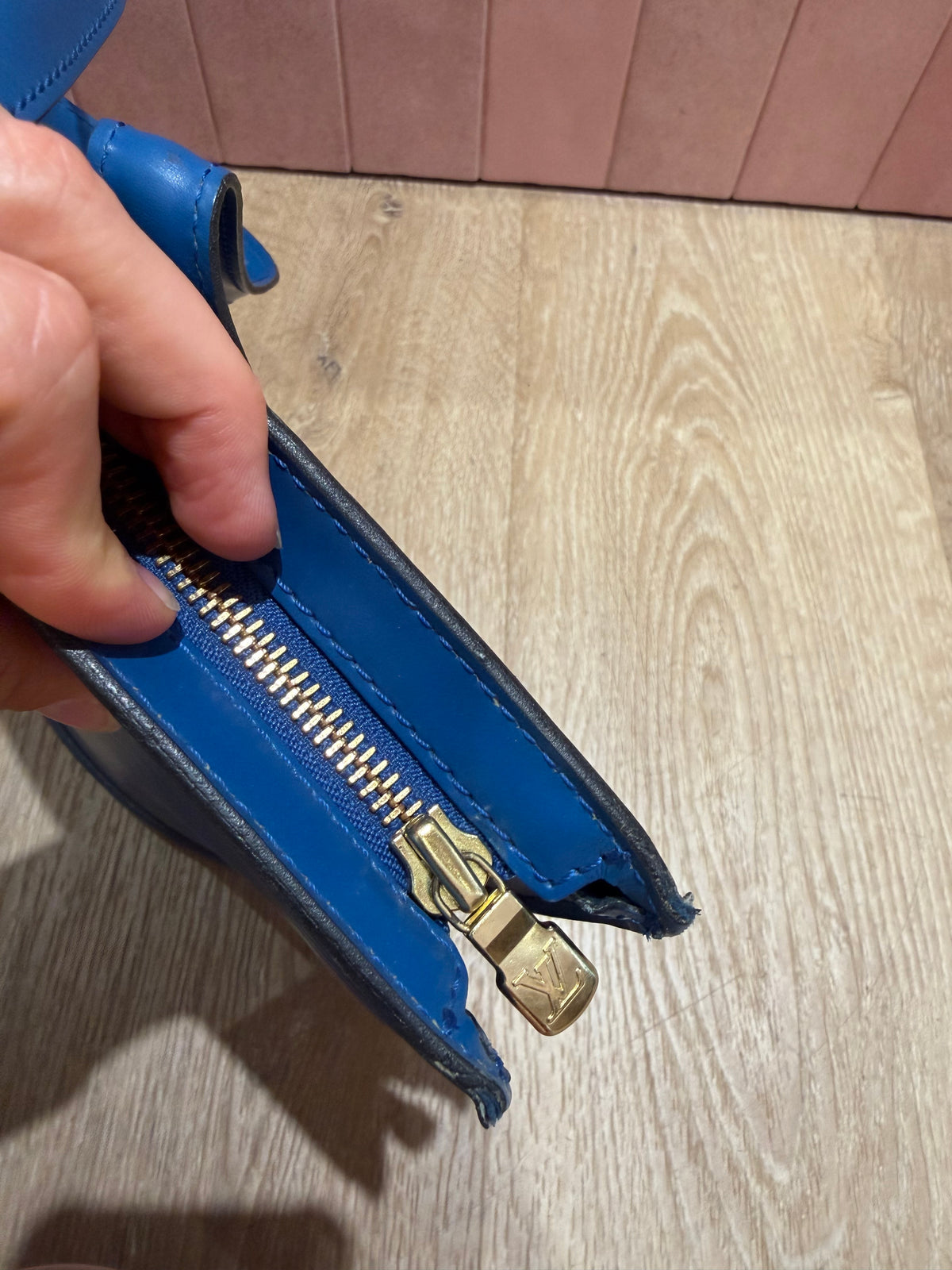 sac Louis Vuitton Saint-Jacques bleu cuir épi 28/08