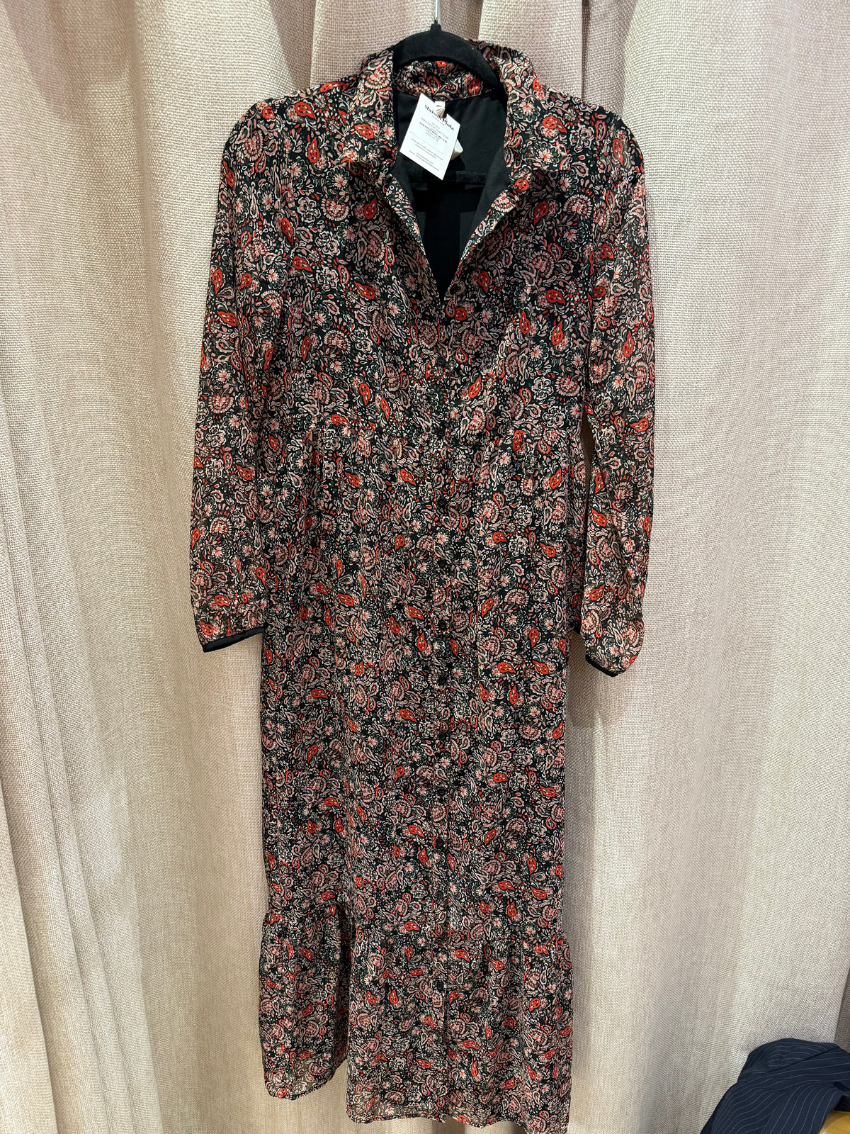 Robe noire et rouge I.Code longue