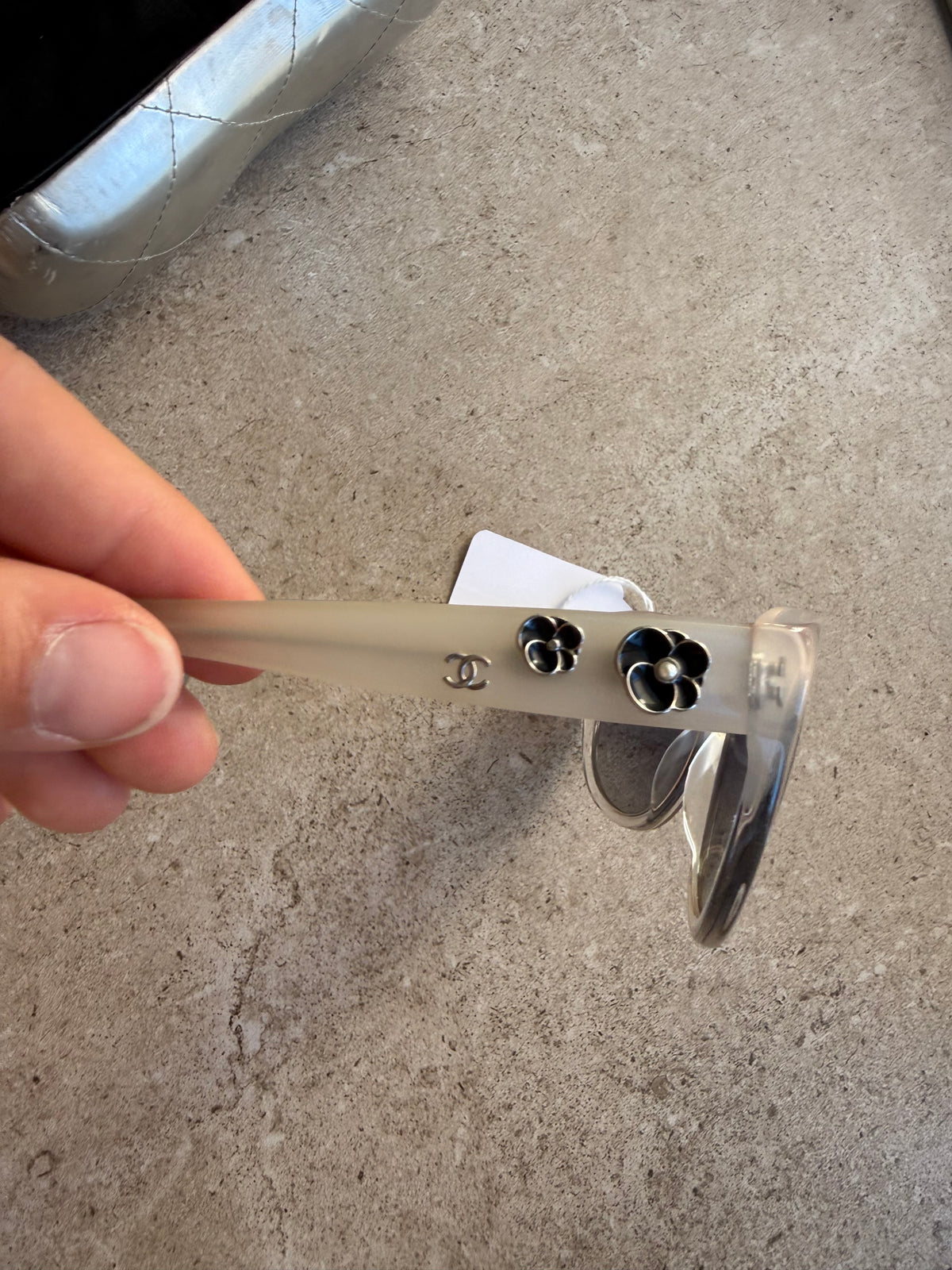 Chanel Lunettes blanches 02/08