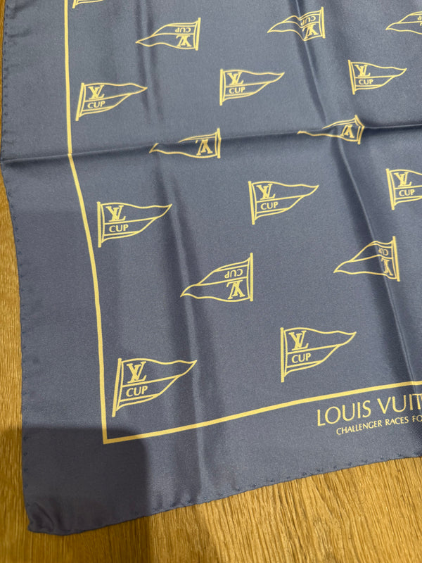 Louis Vuitton Foulard bleu chic 20/07