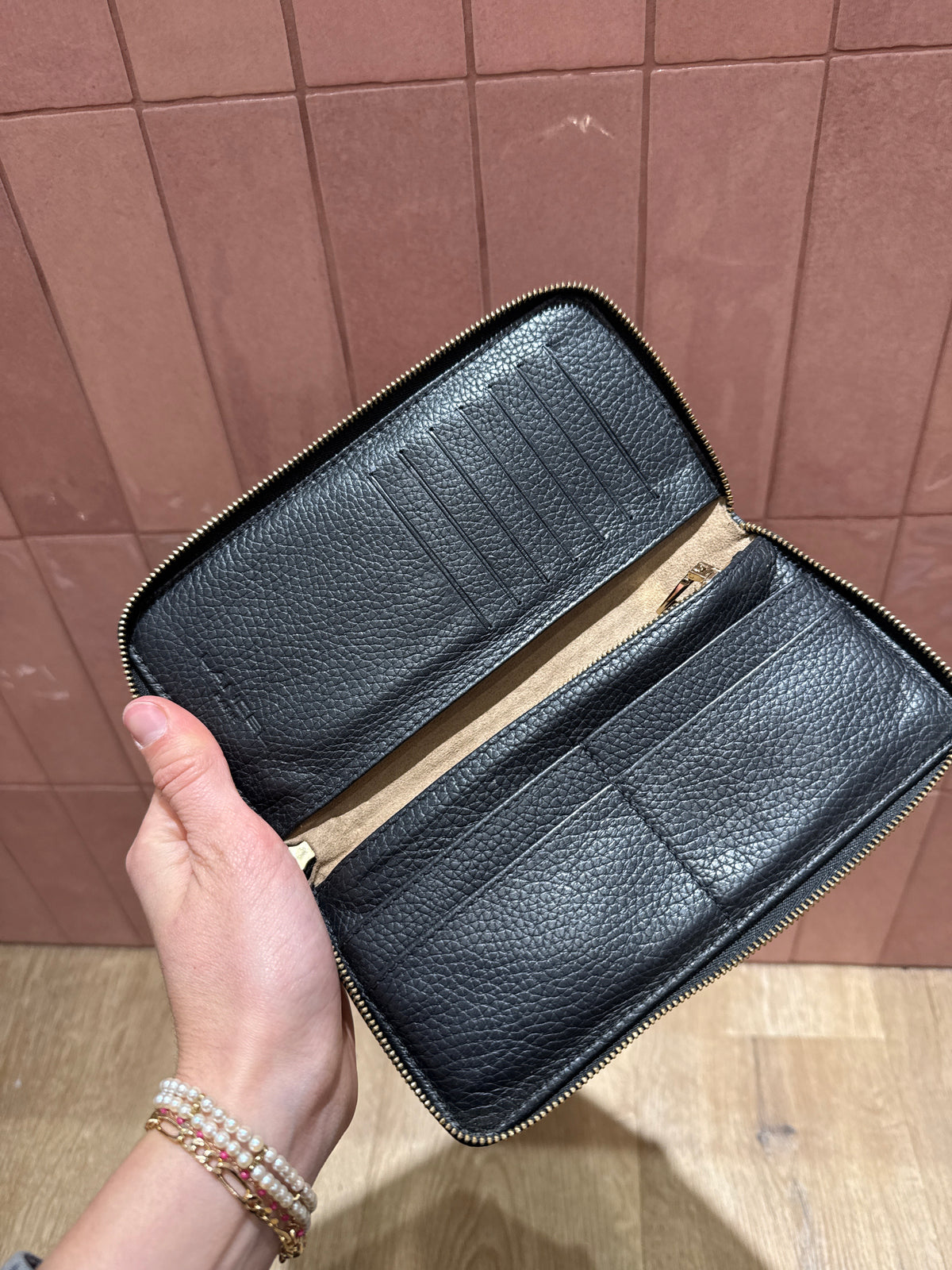 Portefeuille matelassé noir brillant Lancel