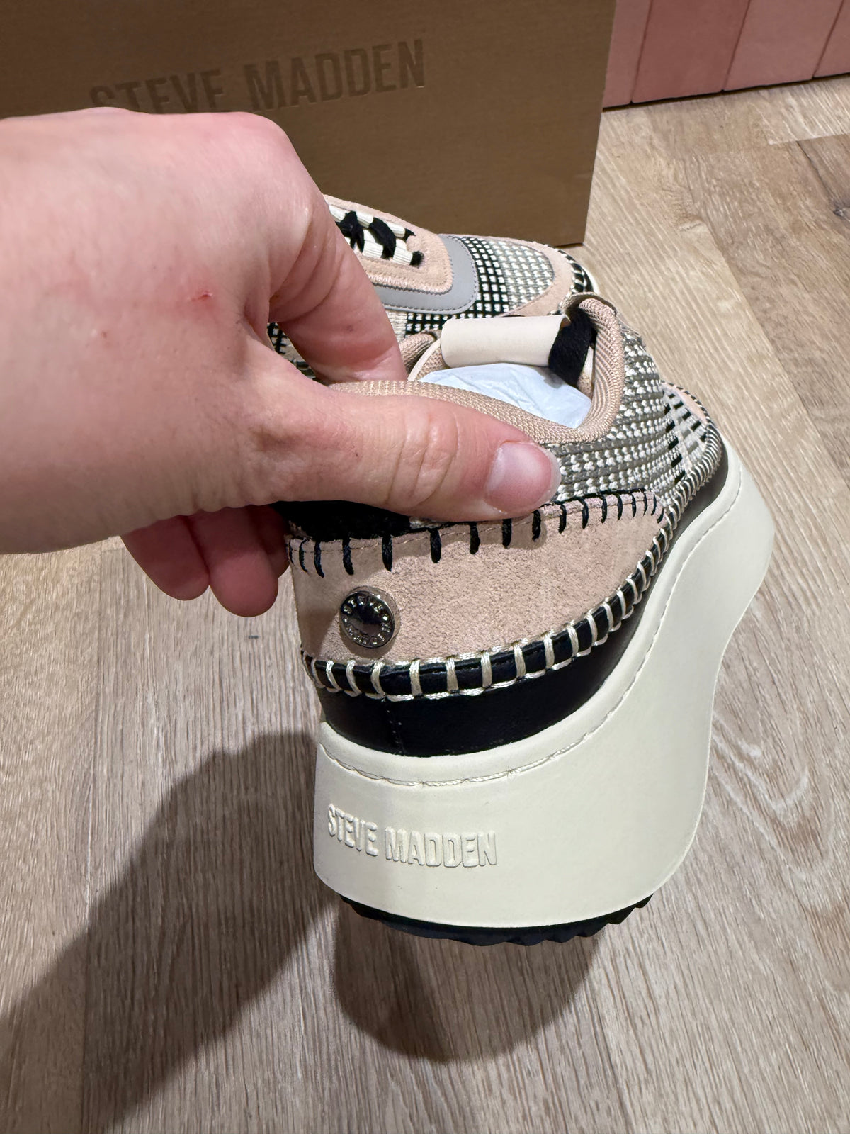 Baskets steve madden beige T.40