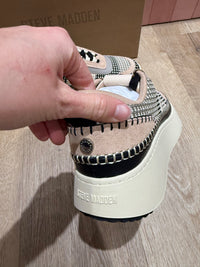 Baskets steve madden beige T.40